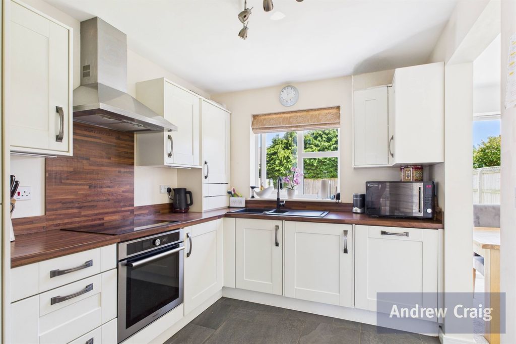 Property photo 3 of 17 Kitchen