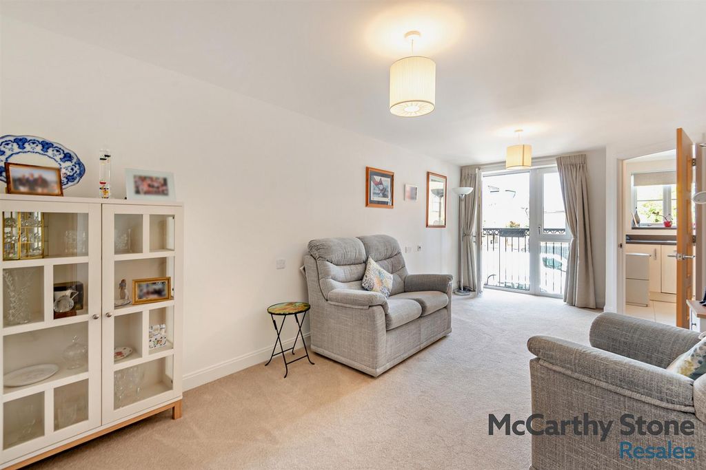 Property photo 1 of 23 8646452-Interior02-800.Jpg