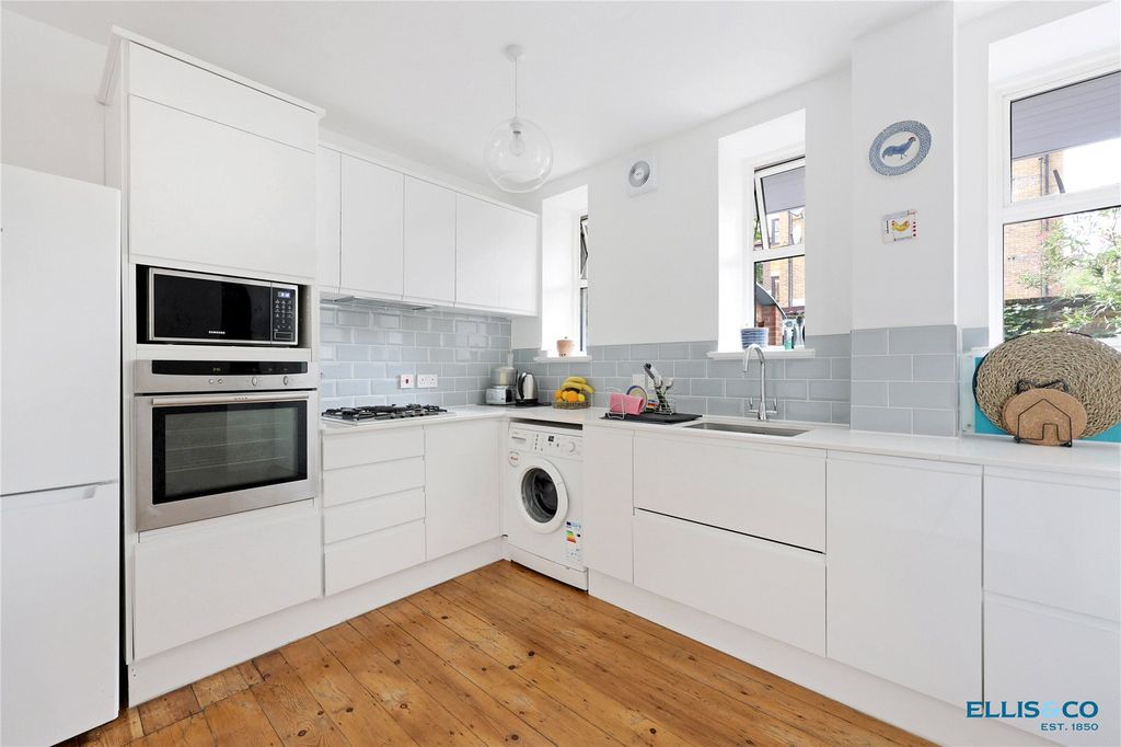 Property photo 1 of 11 Picture No. 02