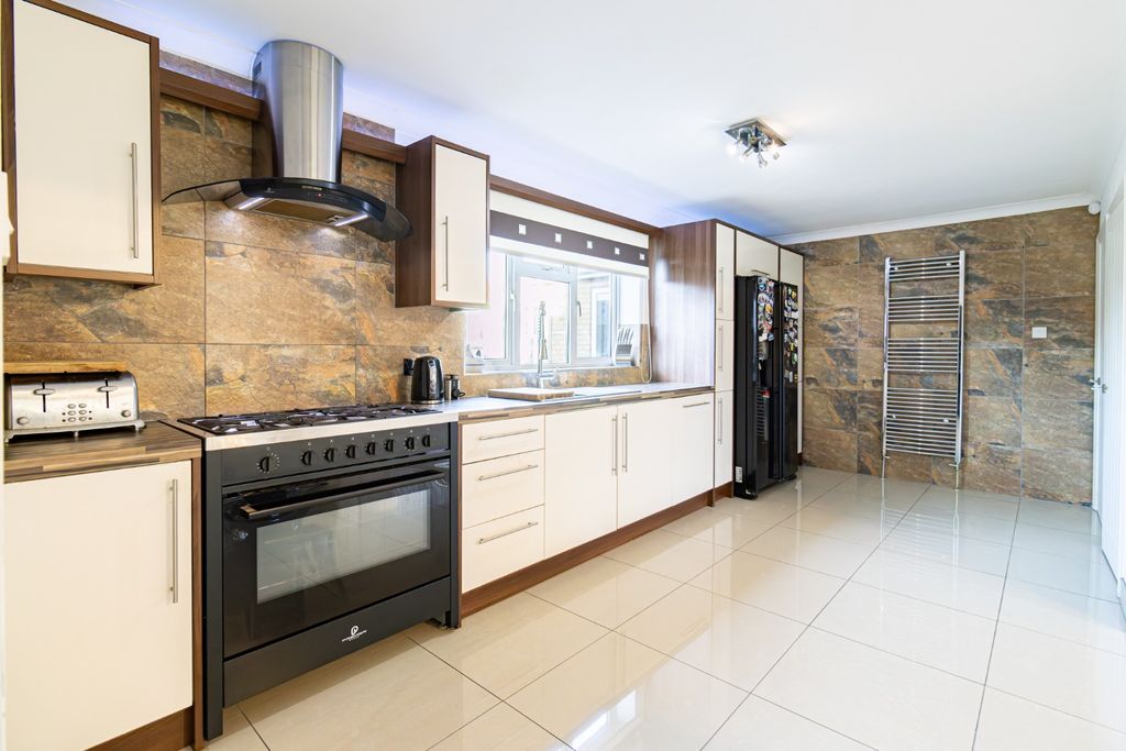 Property photo 2 of 33 4805124