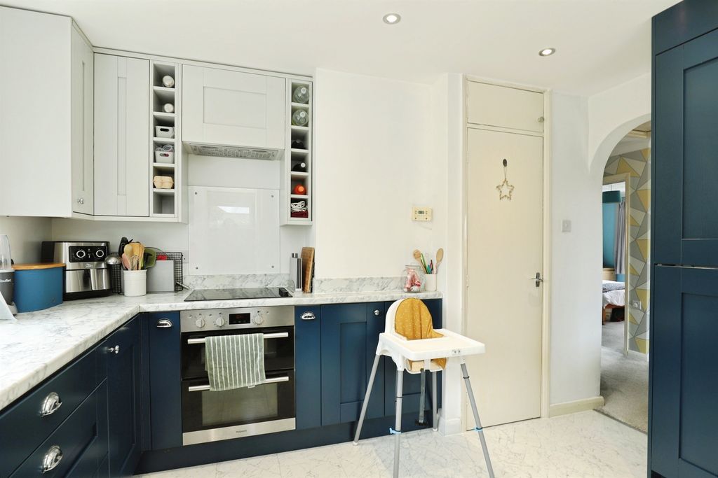 Property photo 2 of 14