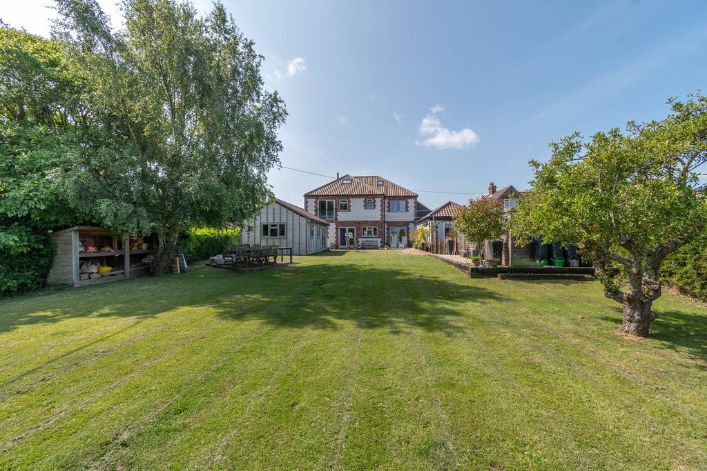 Property photo 2 of 19