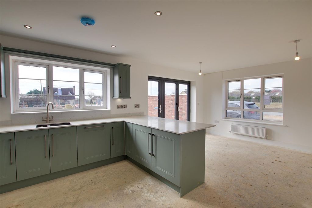 Property photo 3 of 25