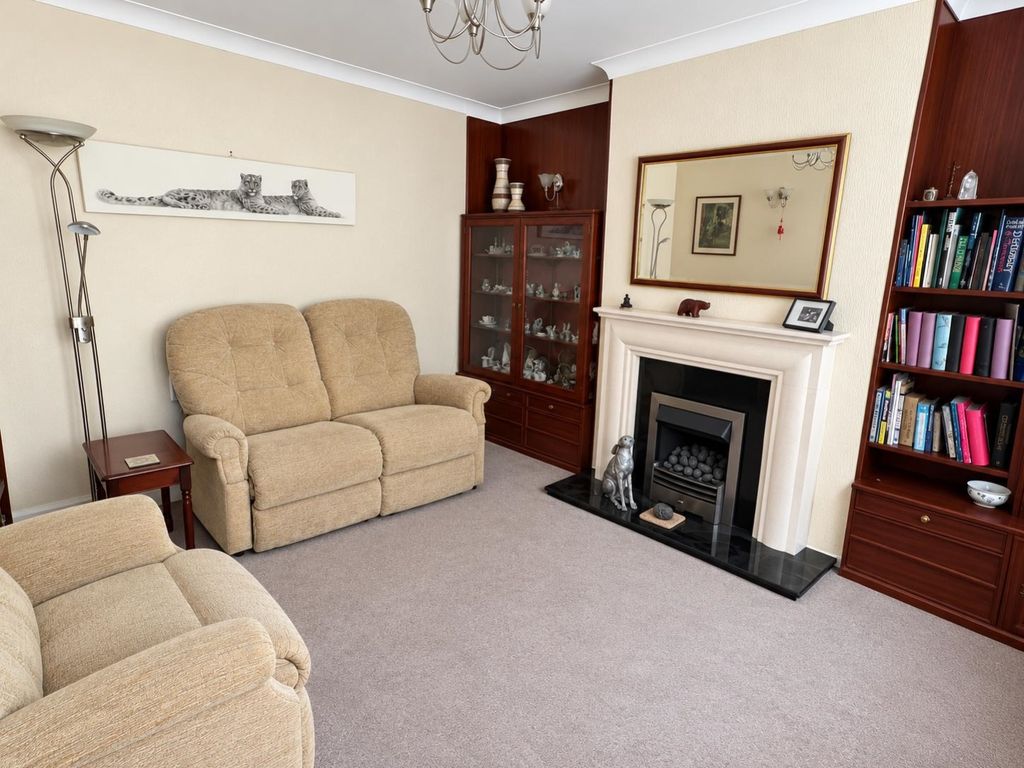 Property photo 2 of 7 Lounge