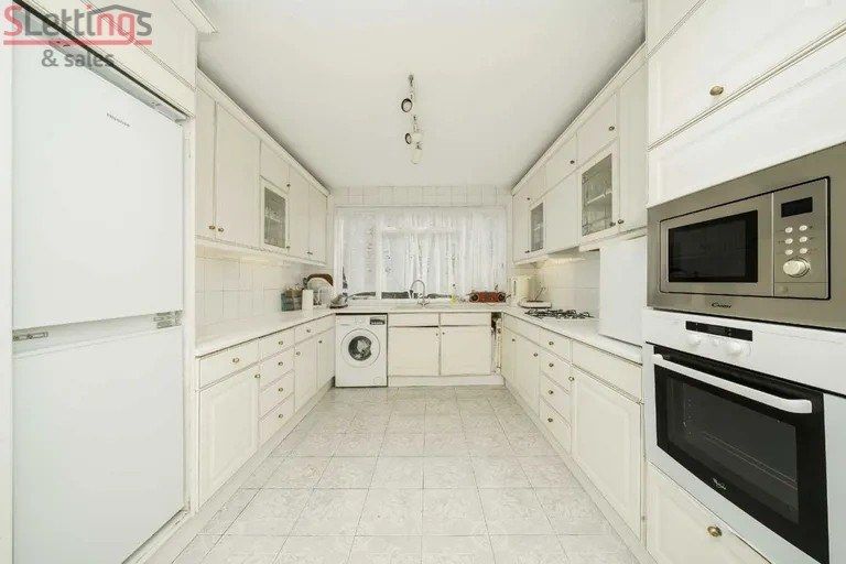 Property photo 2 of 8 Gallery