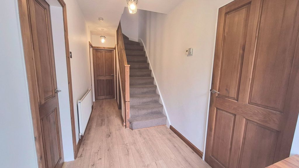 Property photo 2 of 28