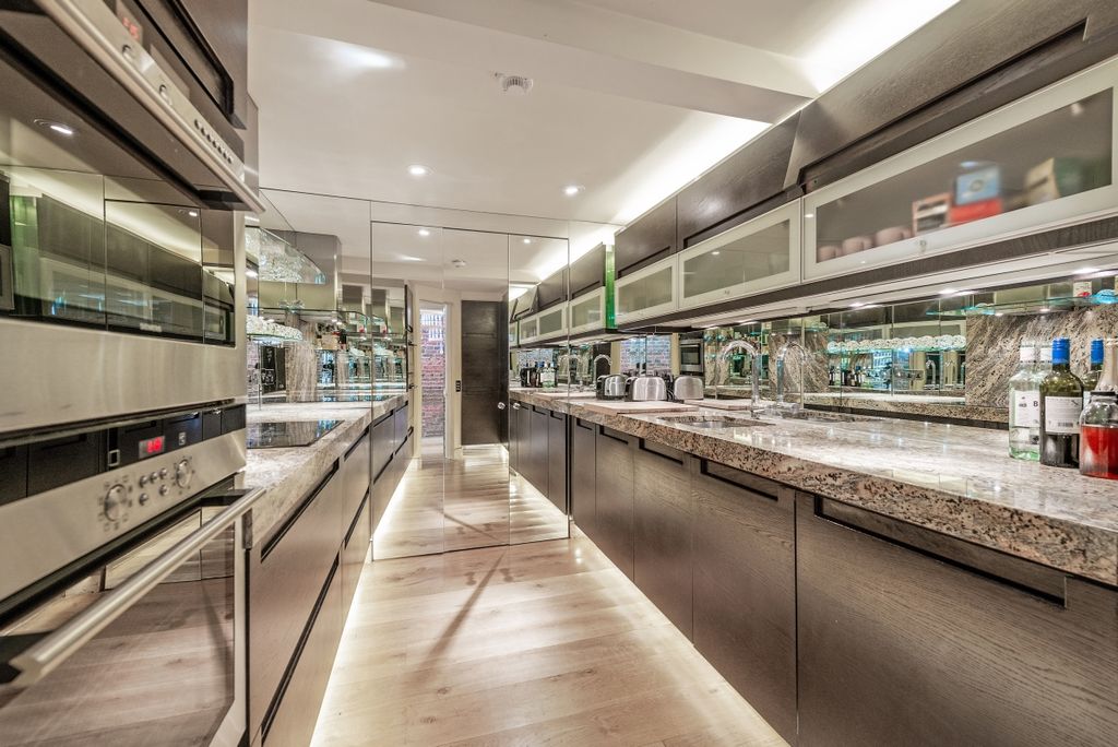 Property photo 2 of 14 Kitchen