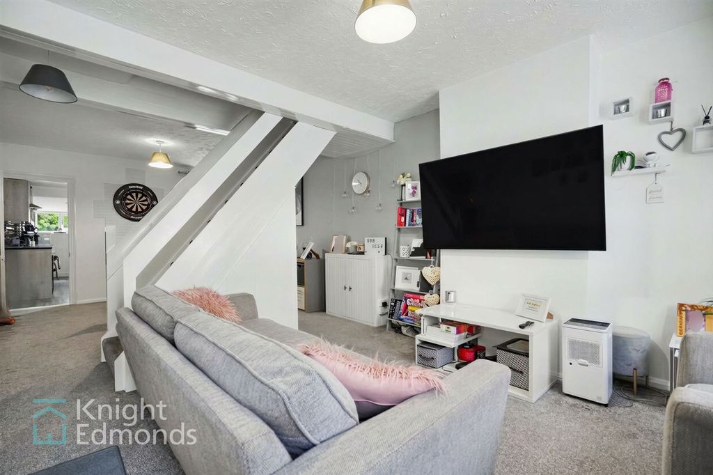 Property photo 2 of 11 Lounge