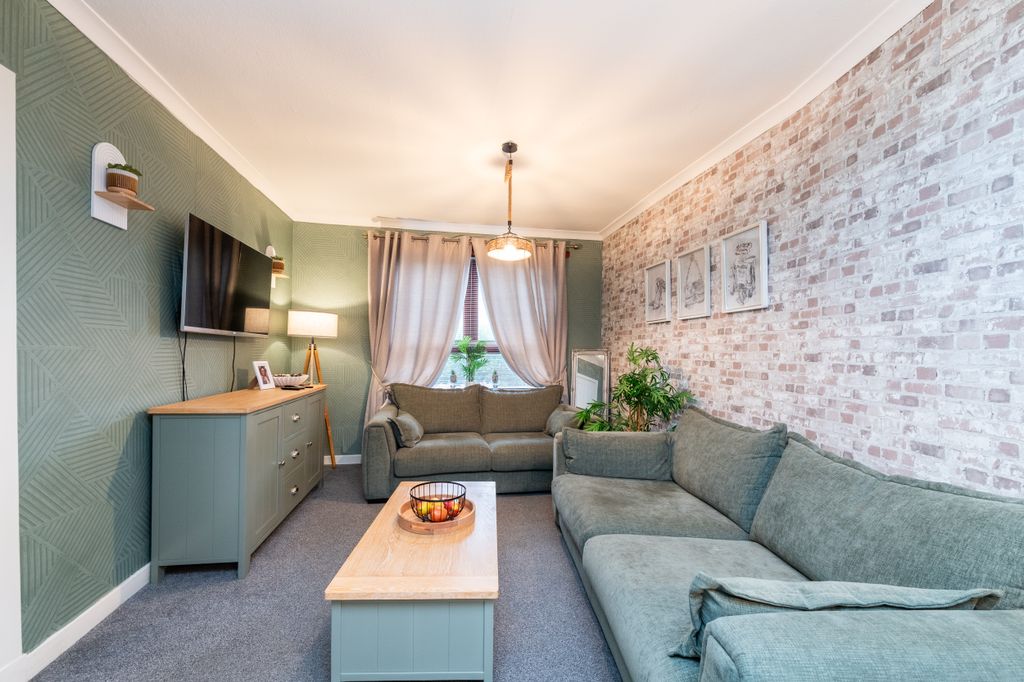 Property photo 2 of 36