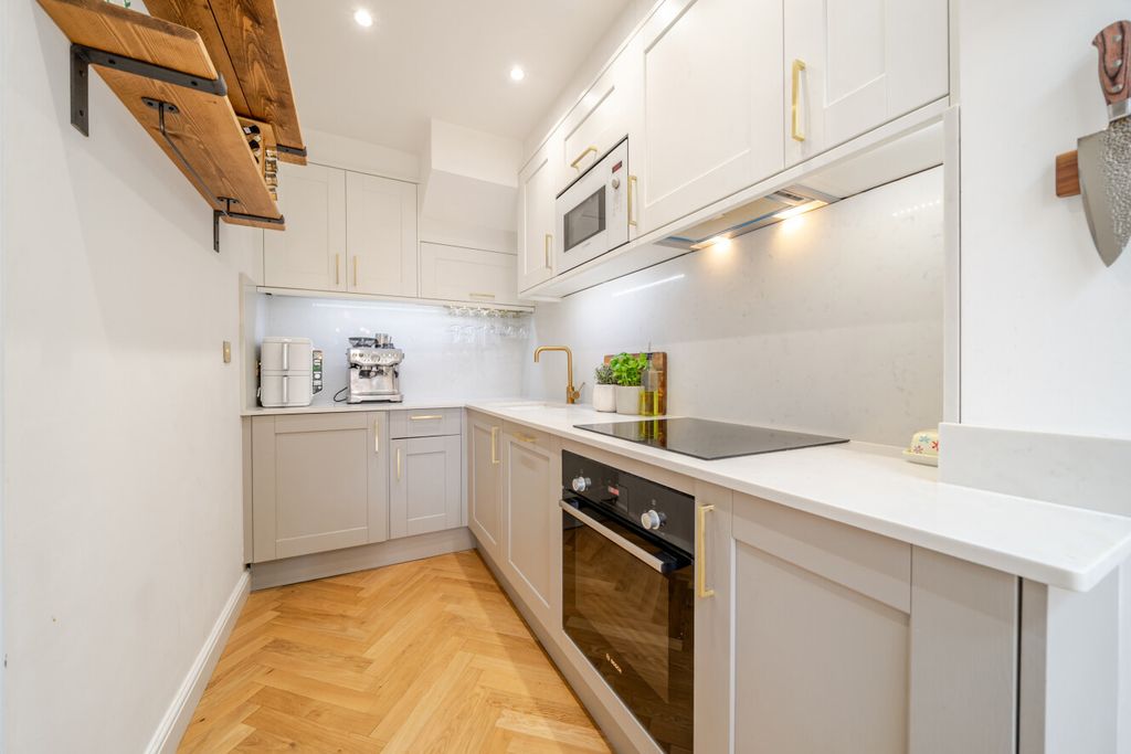 Property photo 3 of 15 1485348-11-6A4281...