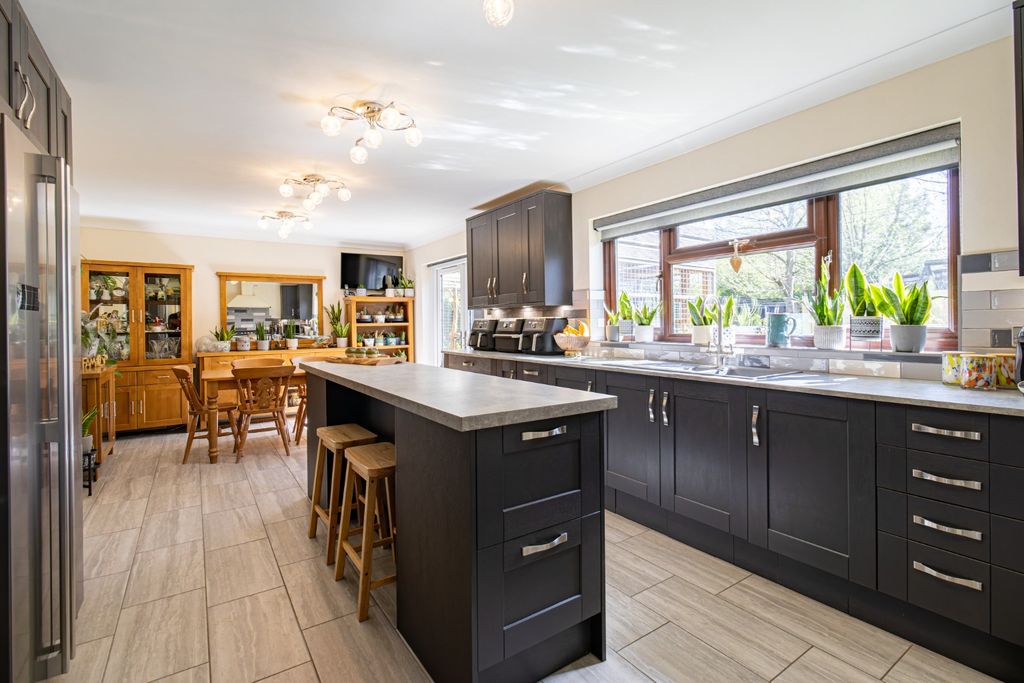 Property photo 3 of 42 3631467