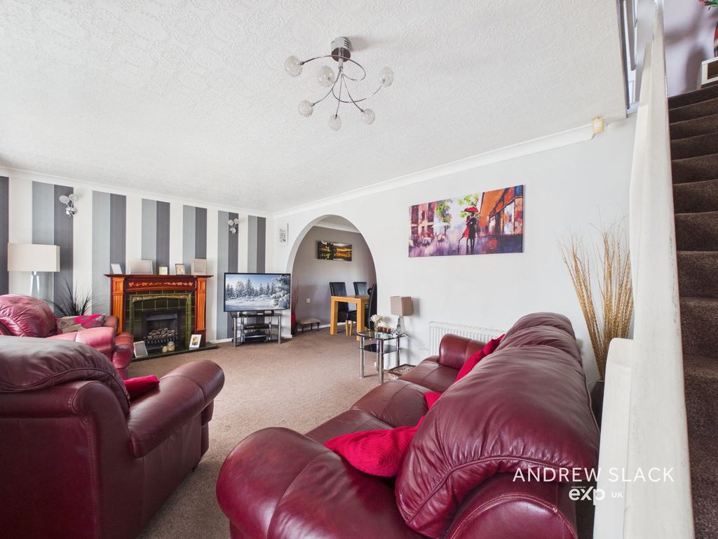 Property photo 3 of 27