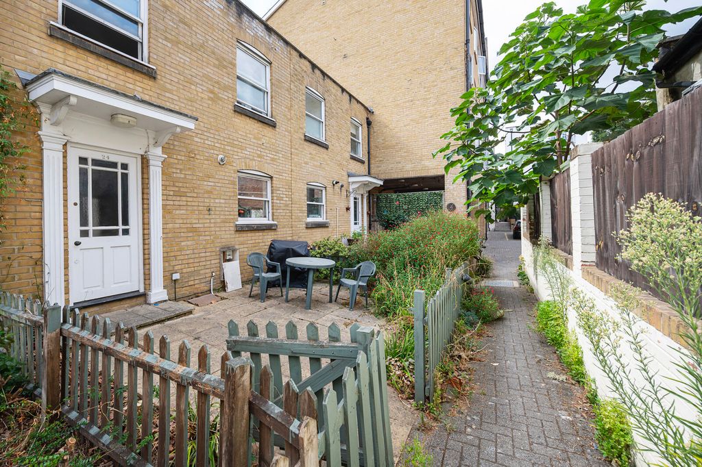 Property photo 3 of 9