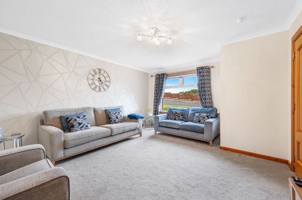 Property photo 2 of 35