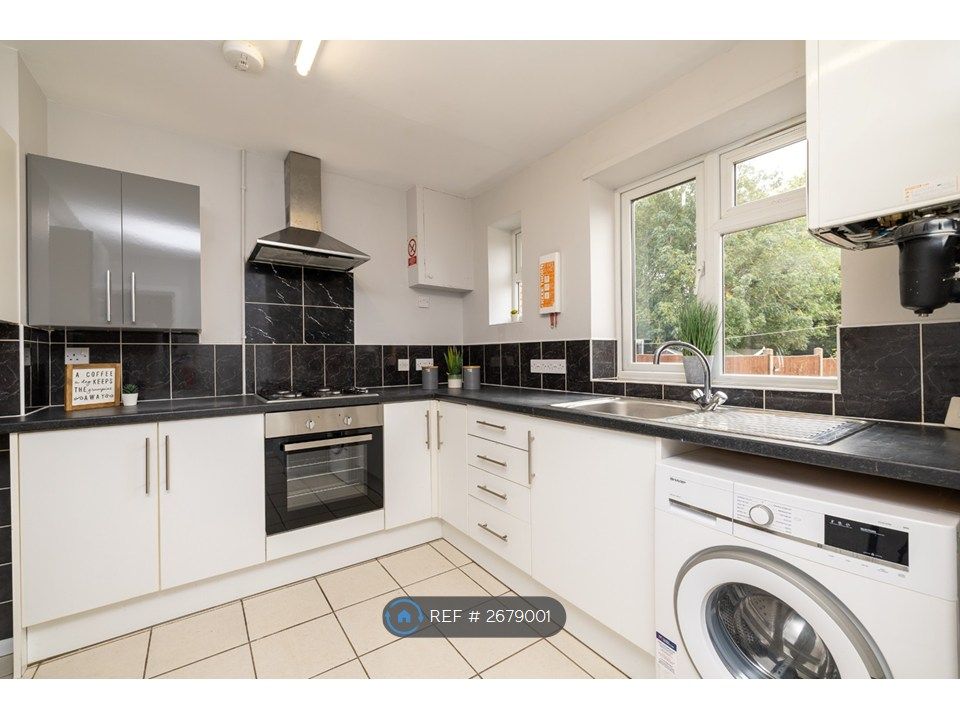 Property photo 3 of 14 Lots Of Cupboard Space