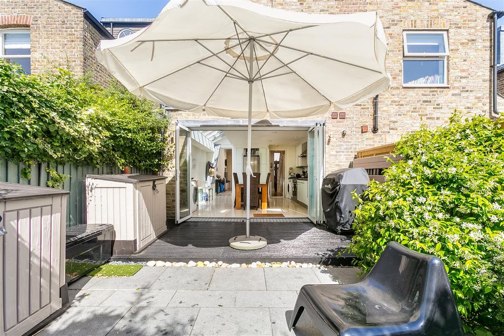 Property photo 3 of 11 Cranbrook Road