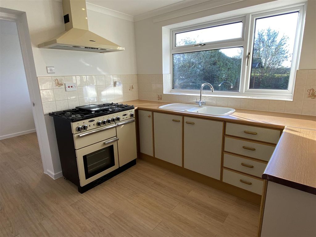 Property photo 3 of 26 Fitted Kitchen With Rangemaster Oven
