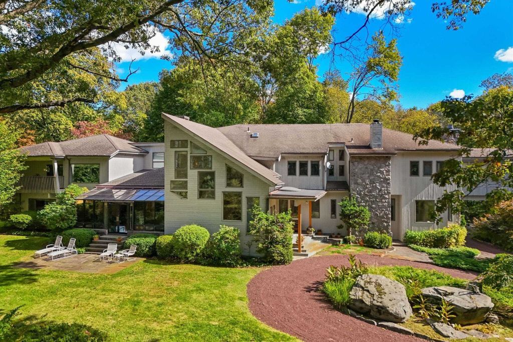 Property photo 1 of 31