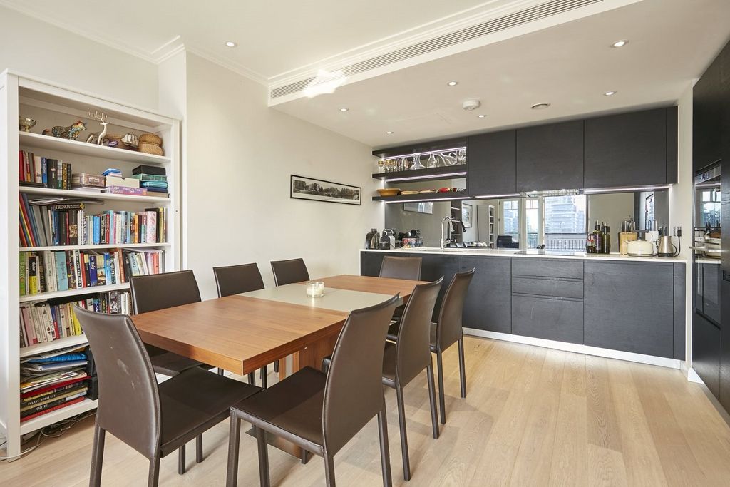 Property photo 2 of 14 Kitchen / Dining