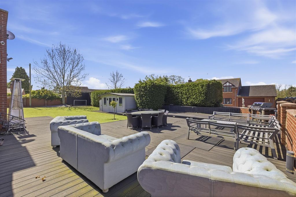 Property photo 3 of 42 Worsleycourt-8.Jpg