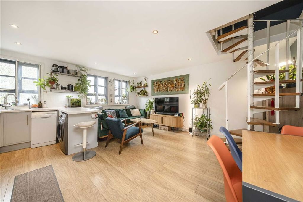 Property photo 3 of 11