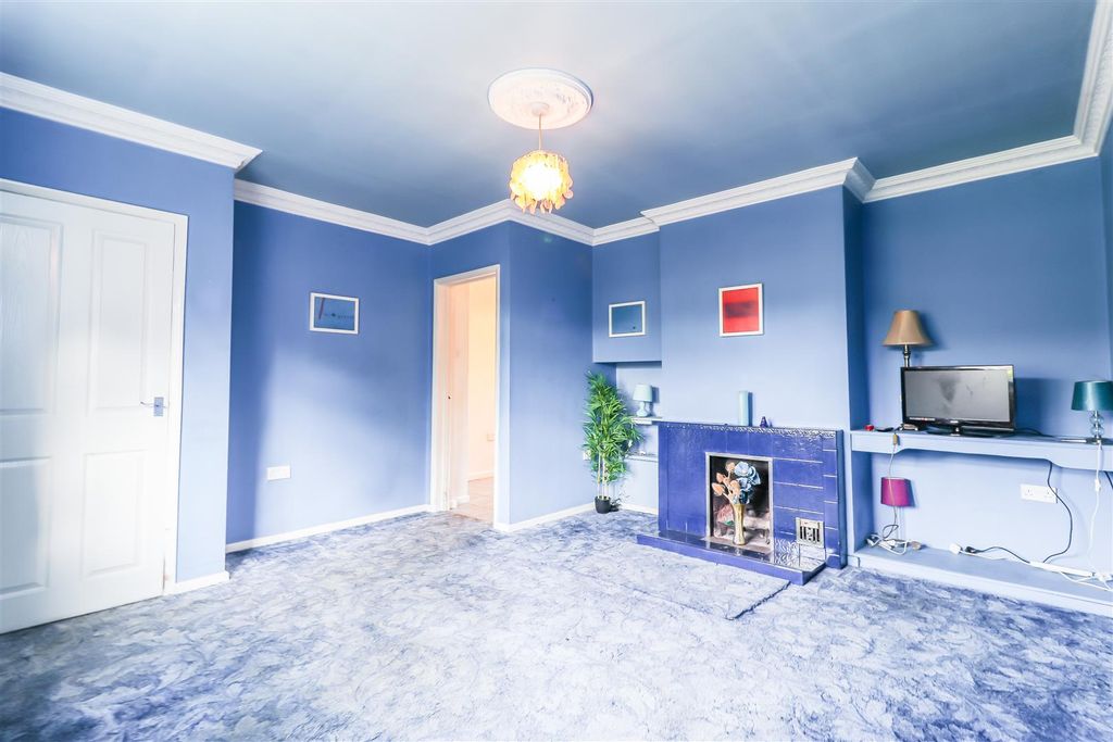 Property photo 2 of 10 Living Room