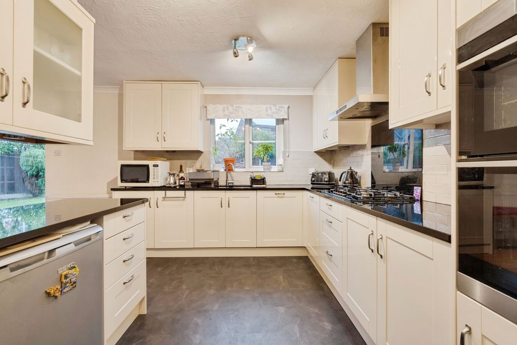 Property photo 3 of 14 Photo