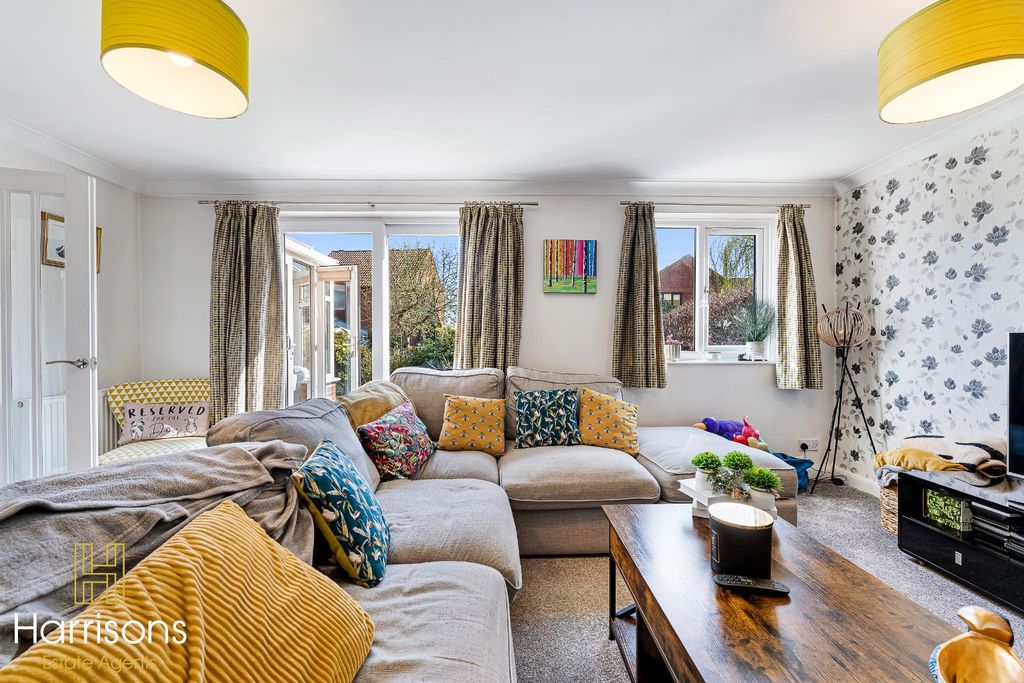 Property photo 2 of 40 4936452