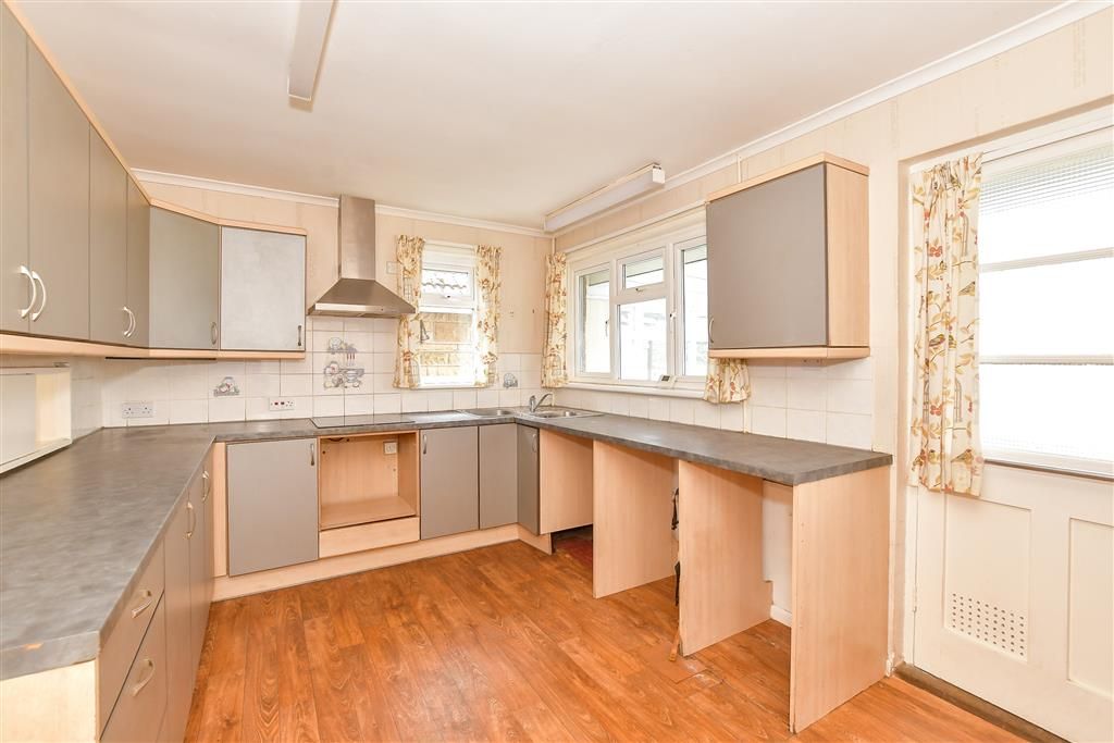 Property photo 3 of 9 Kitchen