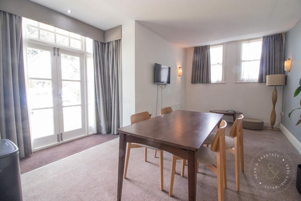 Property photo 2 of 10 Flat 11, 74-76 Cathedral House-6.Jpg