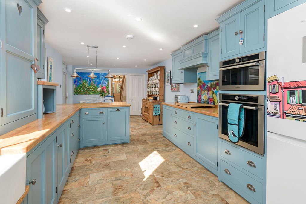 Property photo 3 of 20