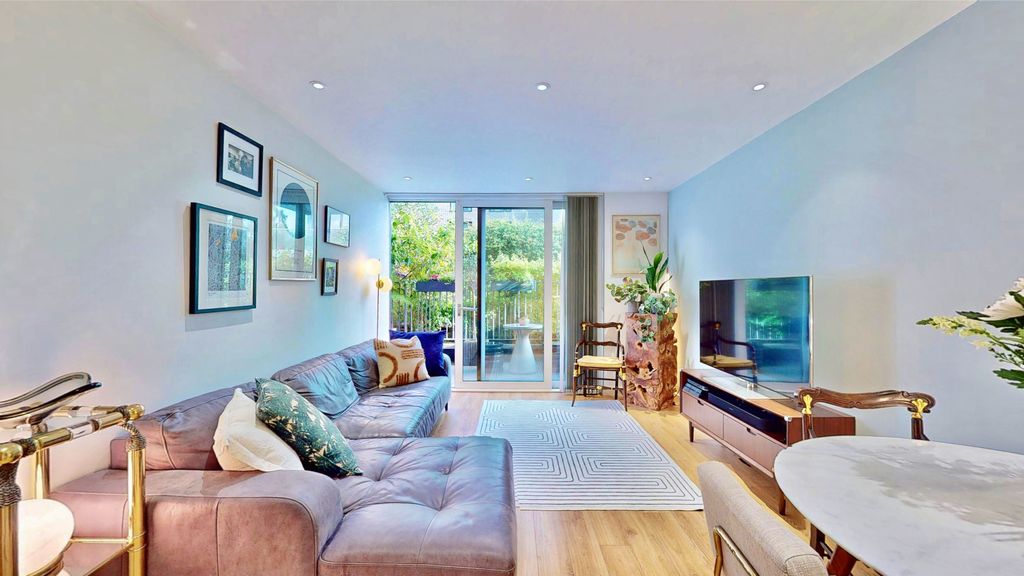 Property photo 2 of 18