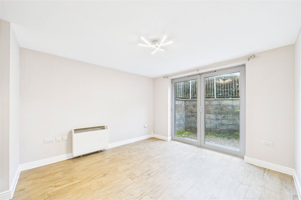 Property photo 2 of 7 Picture No. 12