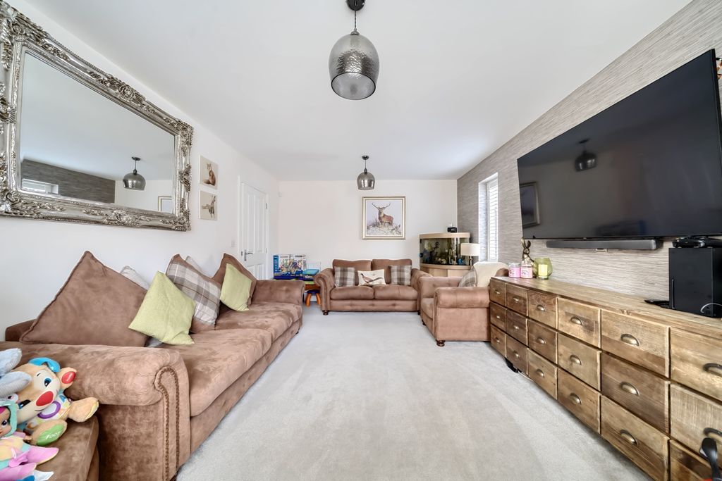 Property photo 3 of 18 1077891 (3)
