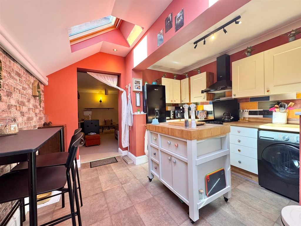 Property photo 3 of 13 Kitchen Diner