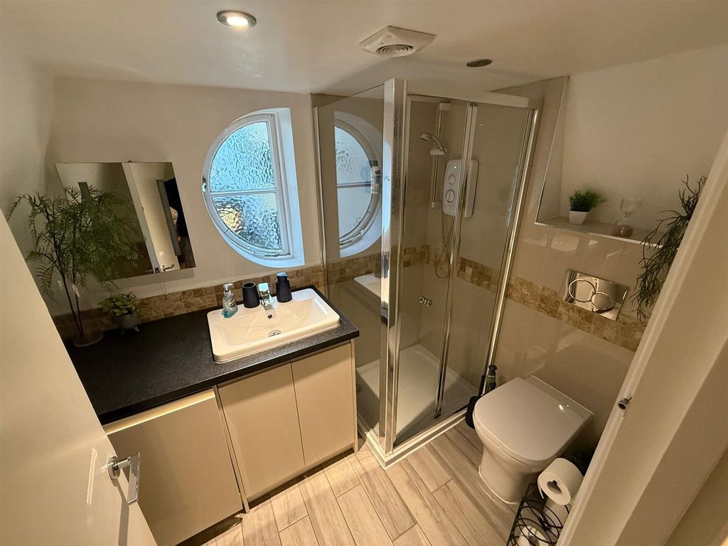 Property photo 1 of 9 Shower Room