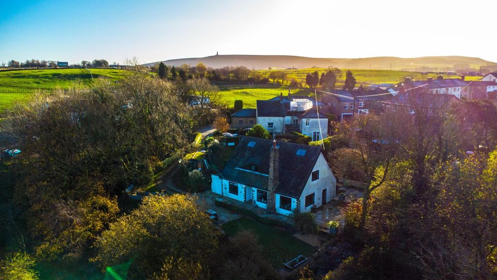 Property photo 2 of 27