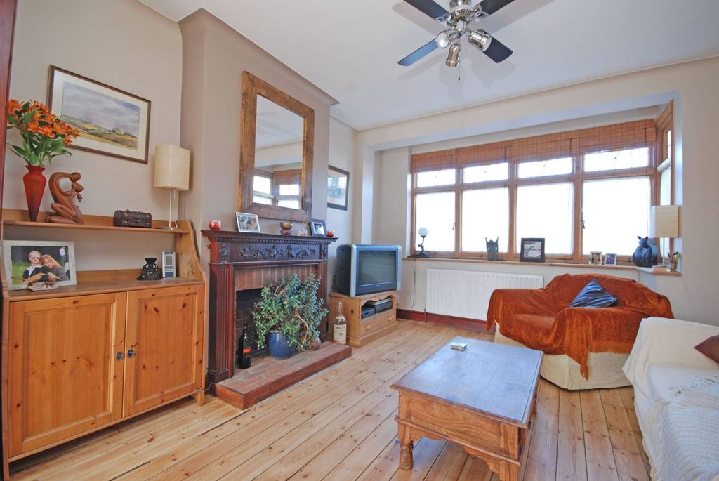 Property photo 3 of 11