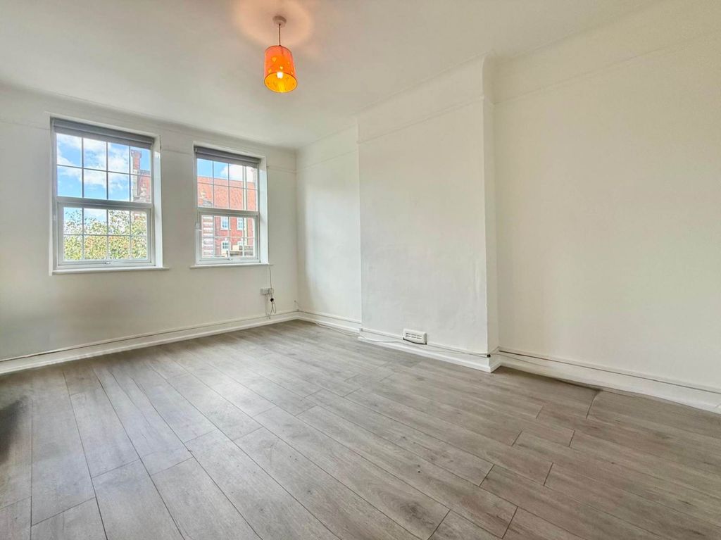 Property photo 1 of 2