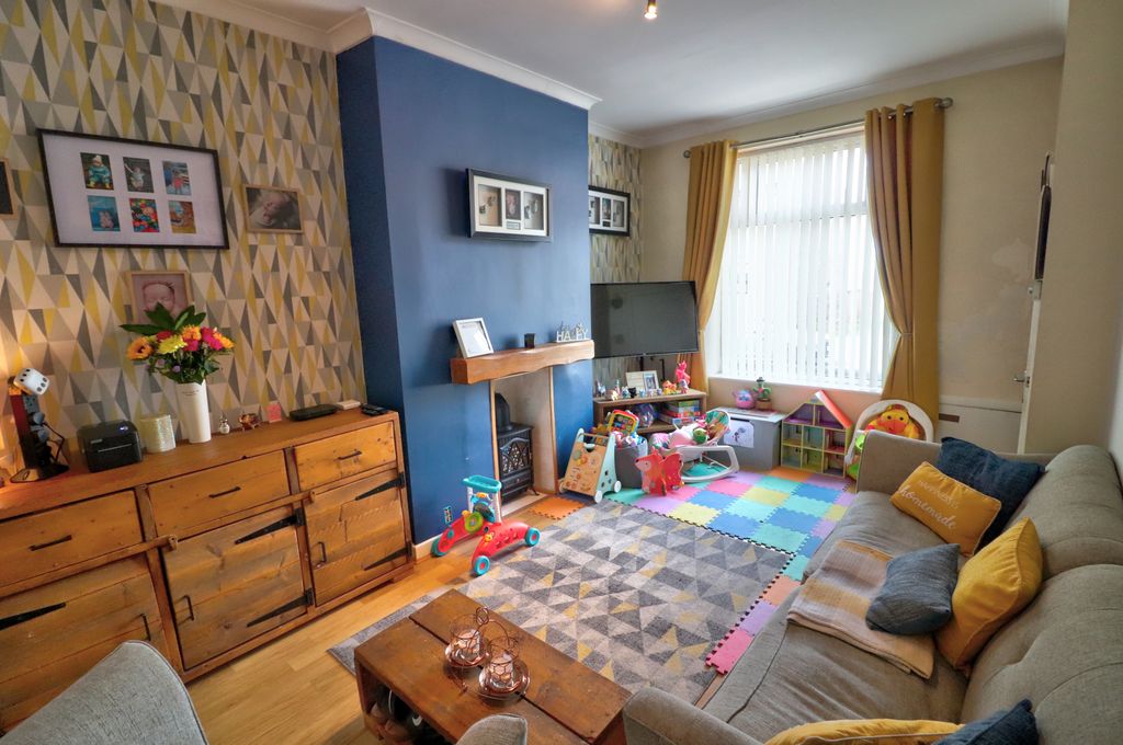 Property photo 3 of 12 Reception One