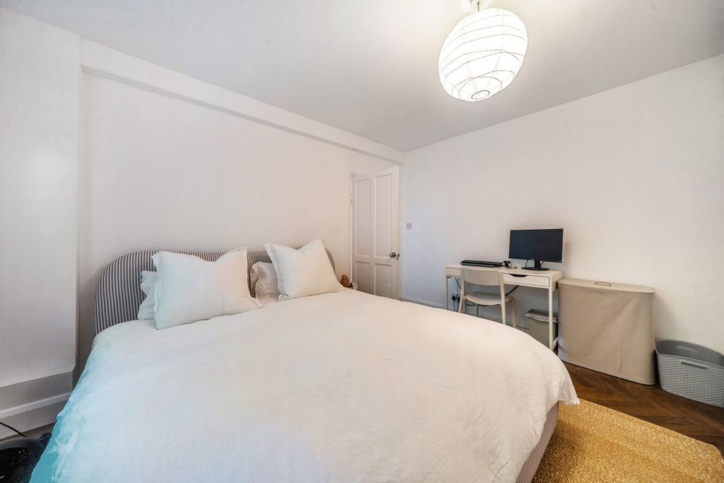 Property photo 2 of 16 Picture No. 20