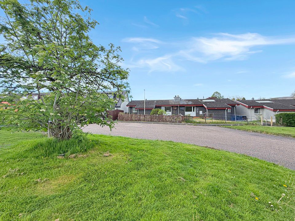 Property photo 2 of 32