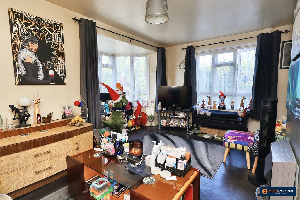 Property photo 3 of 19 4385745