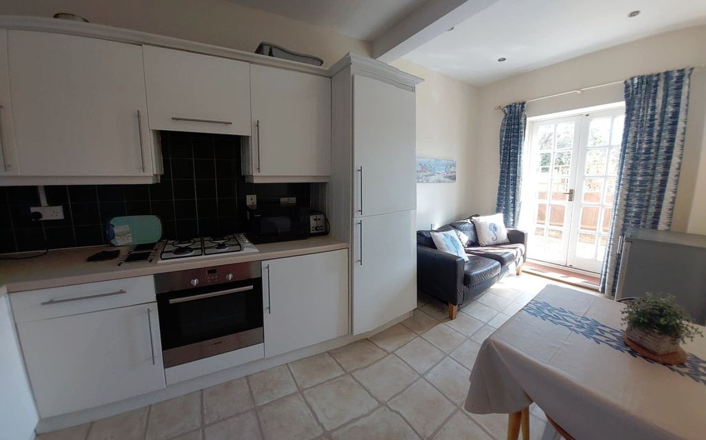 Property photo 2 of 21