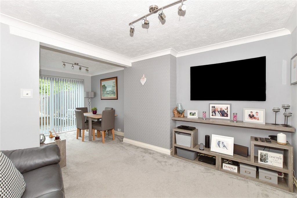 Property photo 2 of 13 Lounge