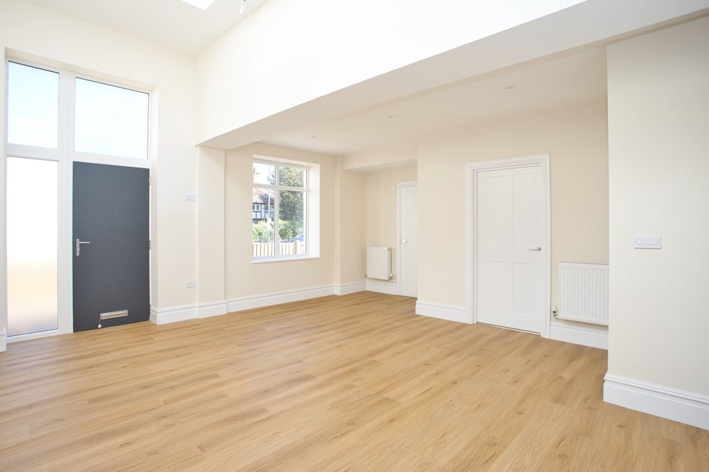Property photo 3 of 10 Pleydell
