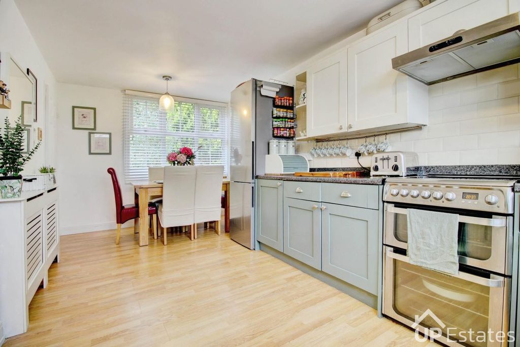 Property photo 3 of 27