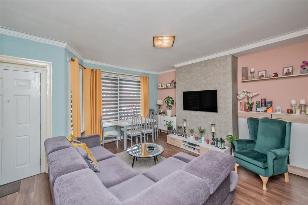 Property photo 2 of 32 Living Room: