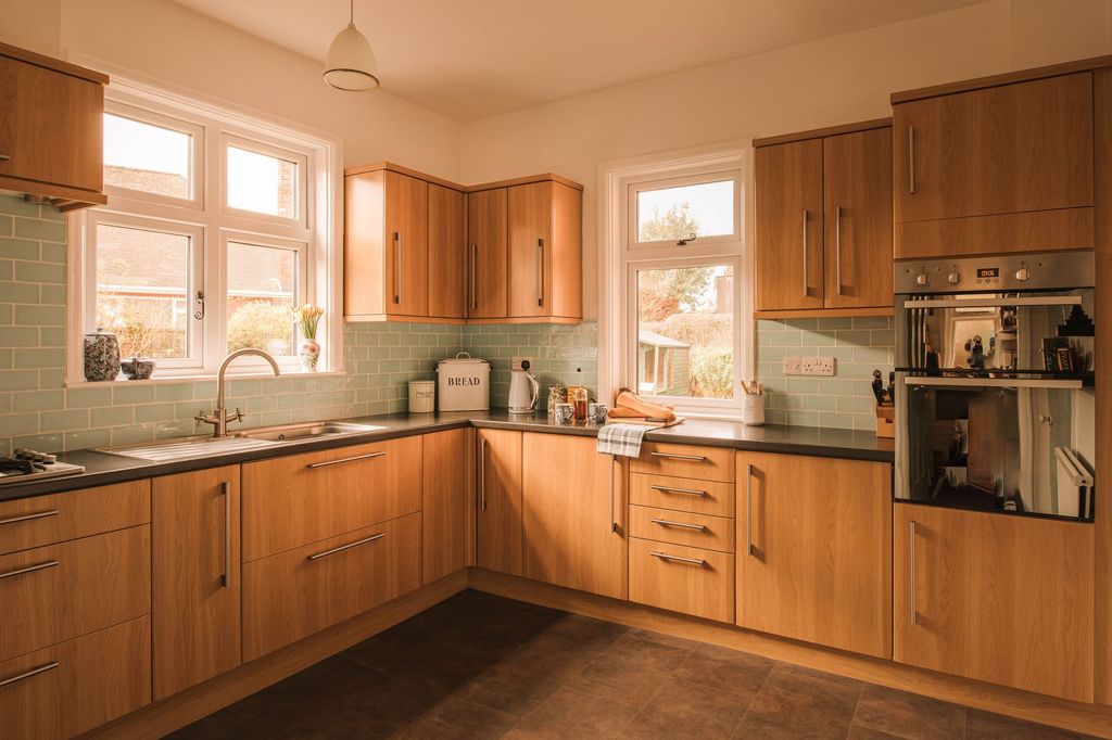 Property photo 3 of 39 Kitchen