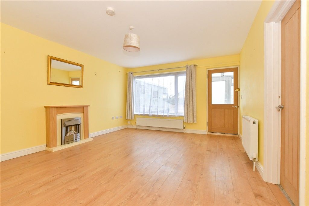 Property photo 3 of 17 Lounge